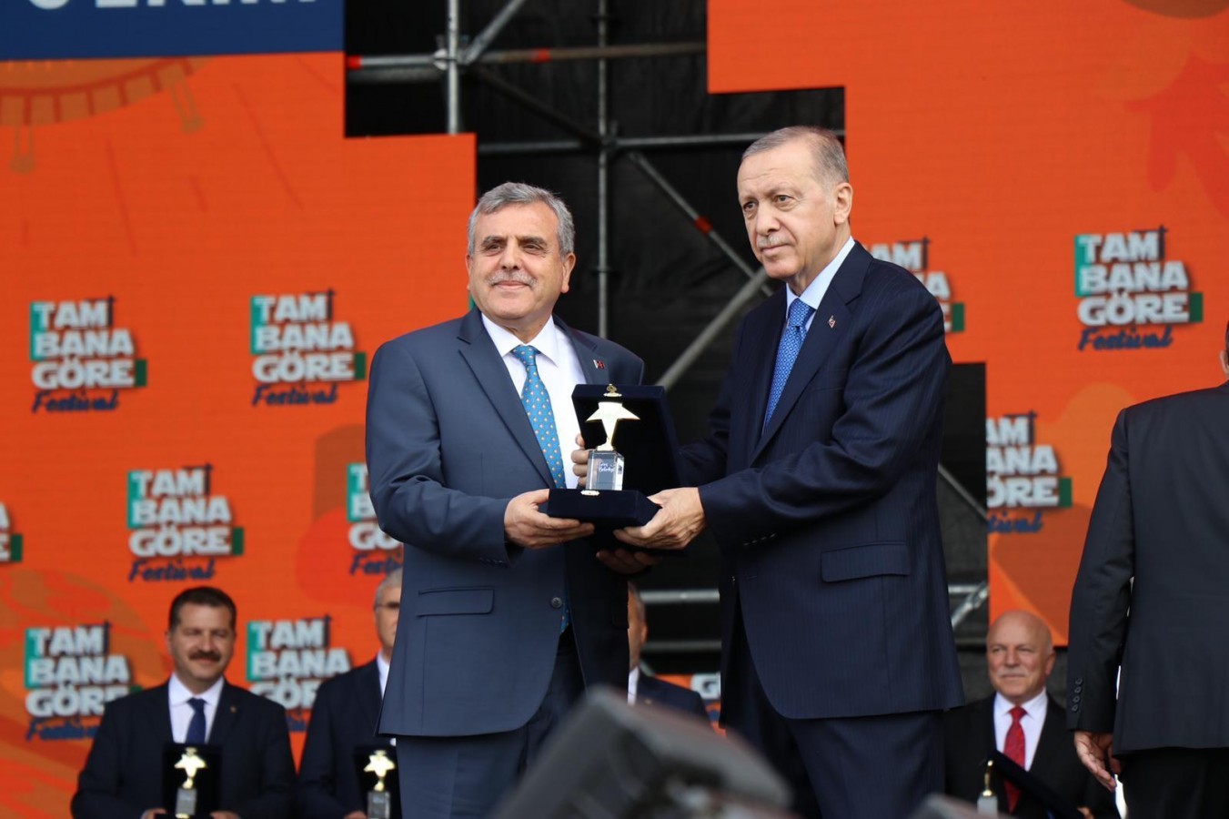 Cumhurbaşkanı Erdoğan'dan Başkan Beyazgül'e Ödül;
