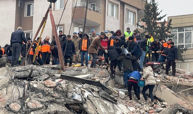 Şanlıurfa'da Depremin ikinci günü 18 saat Sonra Kurtarıldı