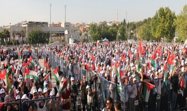 Urfada Filistin için Erbakan'ın da Katıldığı Binlerce Kişilik Miting Düzenlendi;