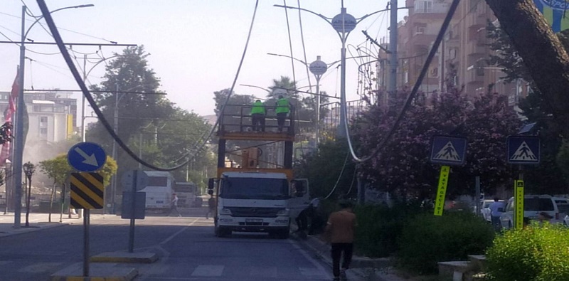 Urfa'da Trambüsün Telleri Sökülüyor Büyükşehir'den Açıklama;
