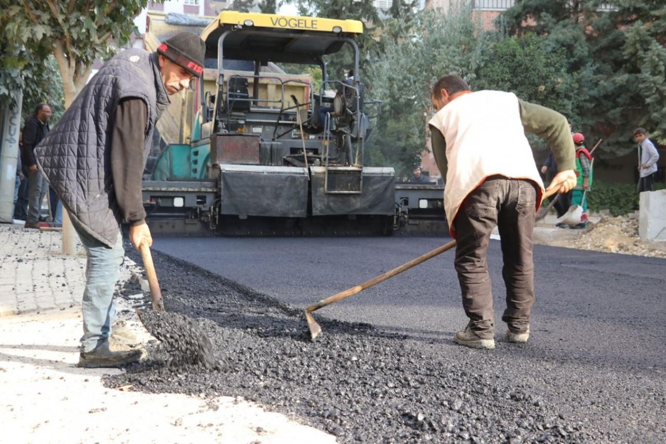 Karaköprü Belediyesi Mahallelerde Asfalt Çalışmaları;