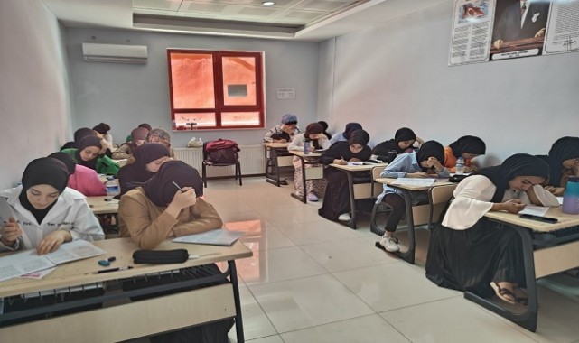 Eyyübiyeli Gençler Sınav Öncesinde Son Hazırlıklarını Yapıyor