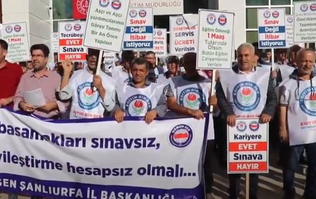Şanlıurfa'da Öğretmenlerden Milli Eğitim Müdürlüğü Önünde Protesto