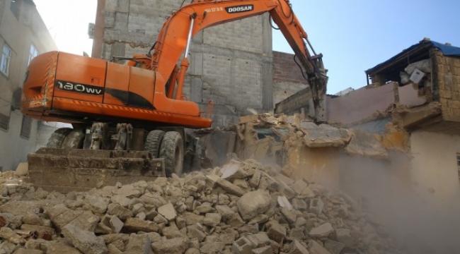 Urfa&#39;nın ilçesinde 1 yılda 78 metruk yapı yıkıldı;