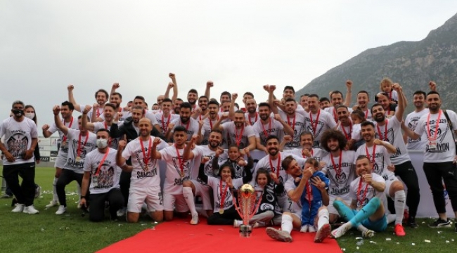 Manisa Futbol Kulübü, şampiyonluk kupasını aldı;