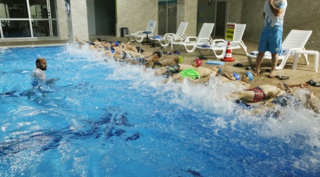 Haliliye'de Çocuklar Eğlenerek Yüzme Öğreniyor