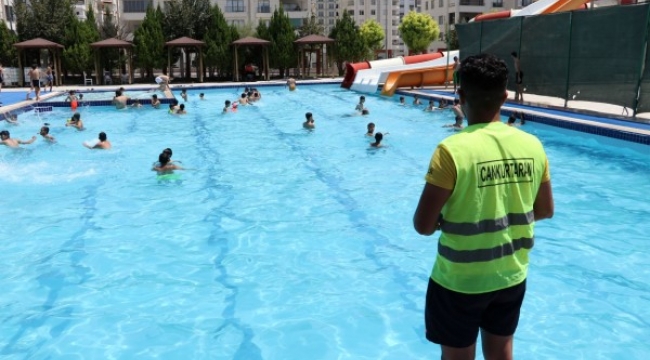 Karaköprü'de Yüzme Havuzu Hizmete Başladı