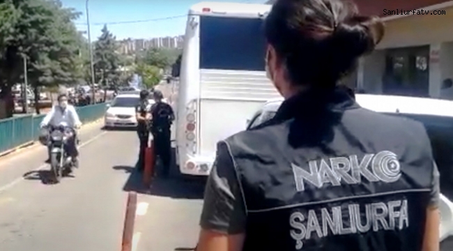 Şanlıurfa'da Uyuşturucu Tacirlerine Baskın Yapıldı 3 Kişi Gözaltında