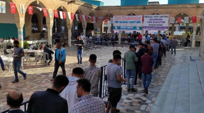 Urfa'da binlerce kişiye tirit ikram edildi;