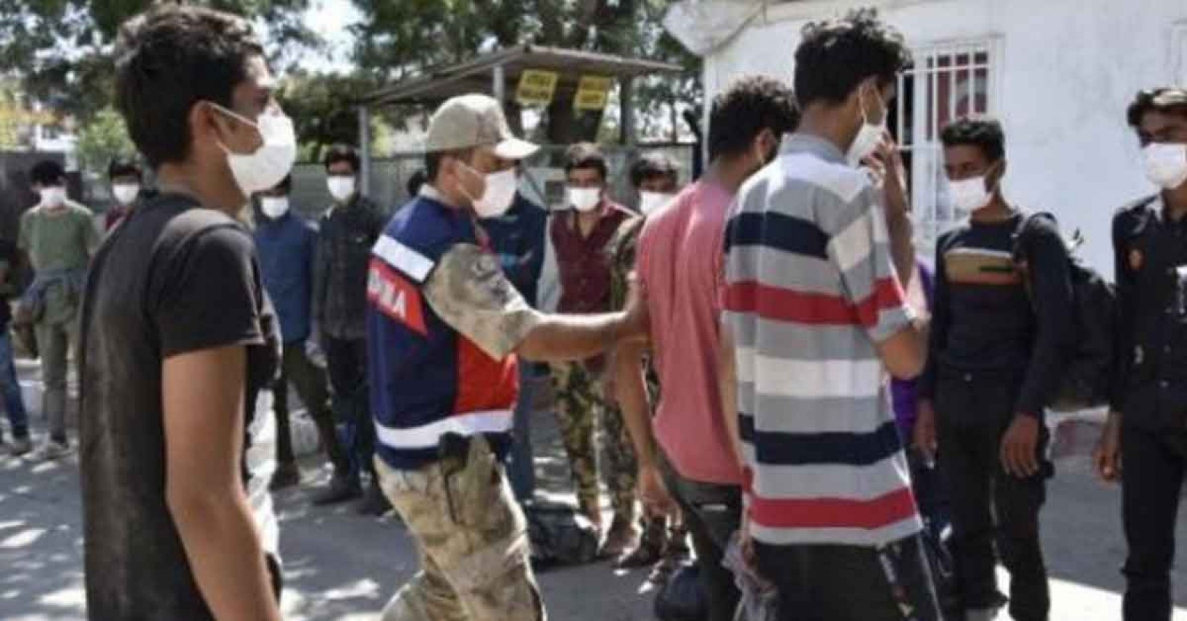 Urfa'da Afganistan ve Pakistan uyruklu 104 göçmen yakalandı;