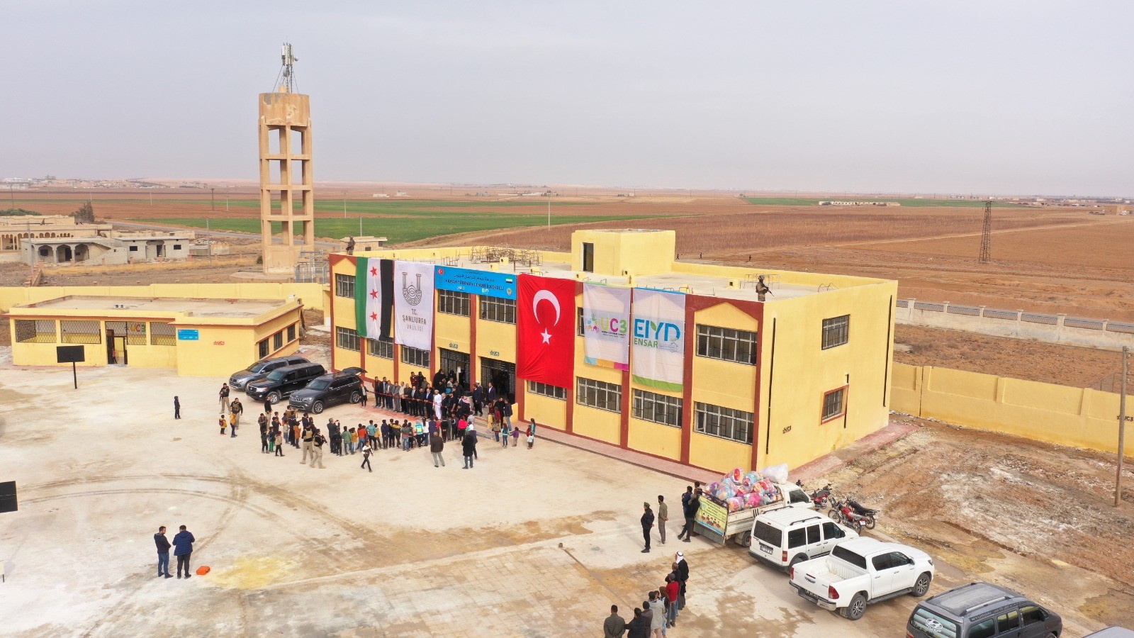 Hamam Türkmen çocukları yenilenen okulla sevindi;
