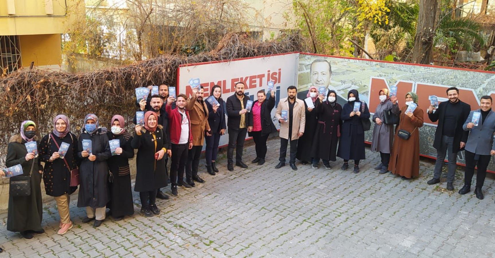 AK Parti kadroları Urfa'da kapı kapı dolaştı;