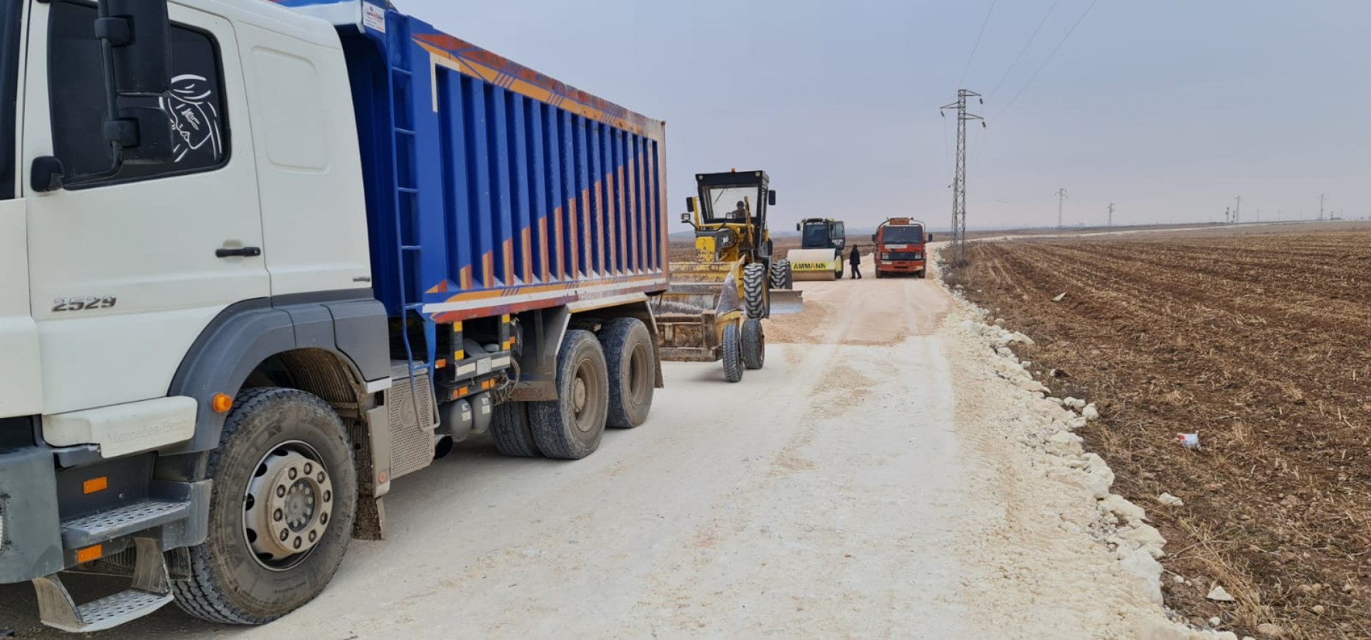 Akçakale’de stabilize yol çalışması;