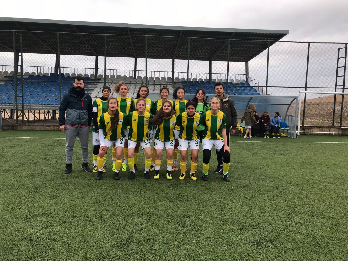 Şanlıurfa Spor Lisesi kız futbol takımı namağlup bölge şampiyonu;