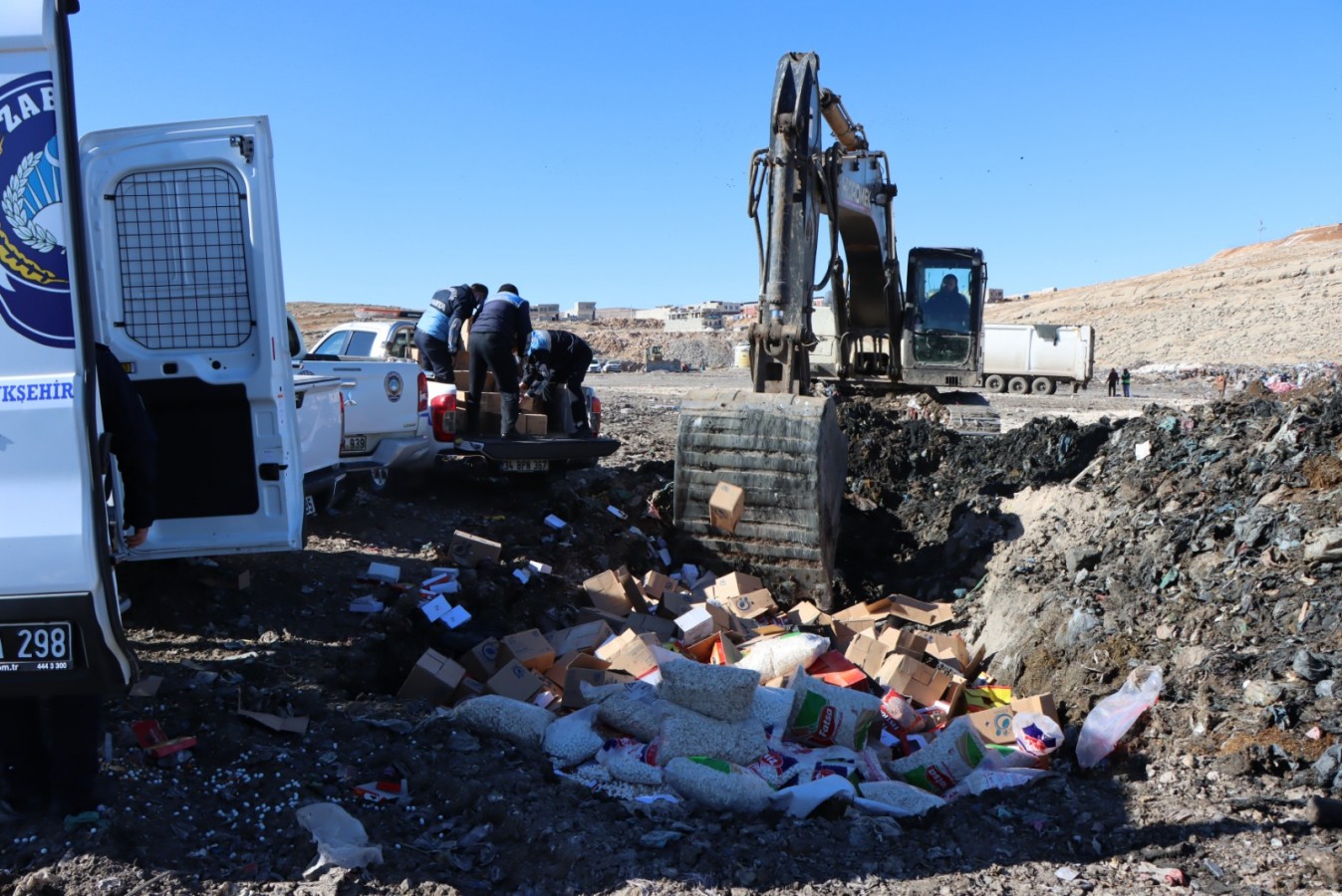 Şanlıurfa'da tonlarca küflenmiş hurma imha edildi 