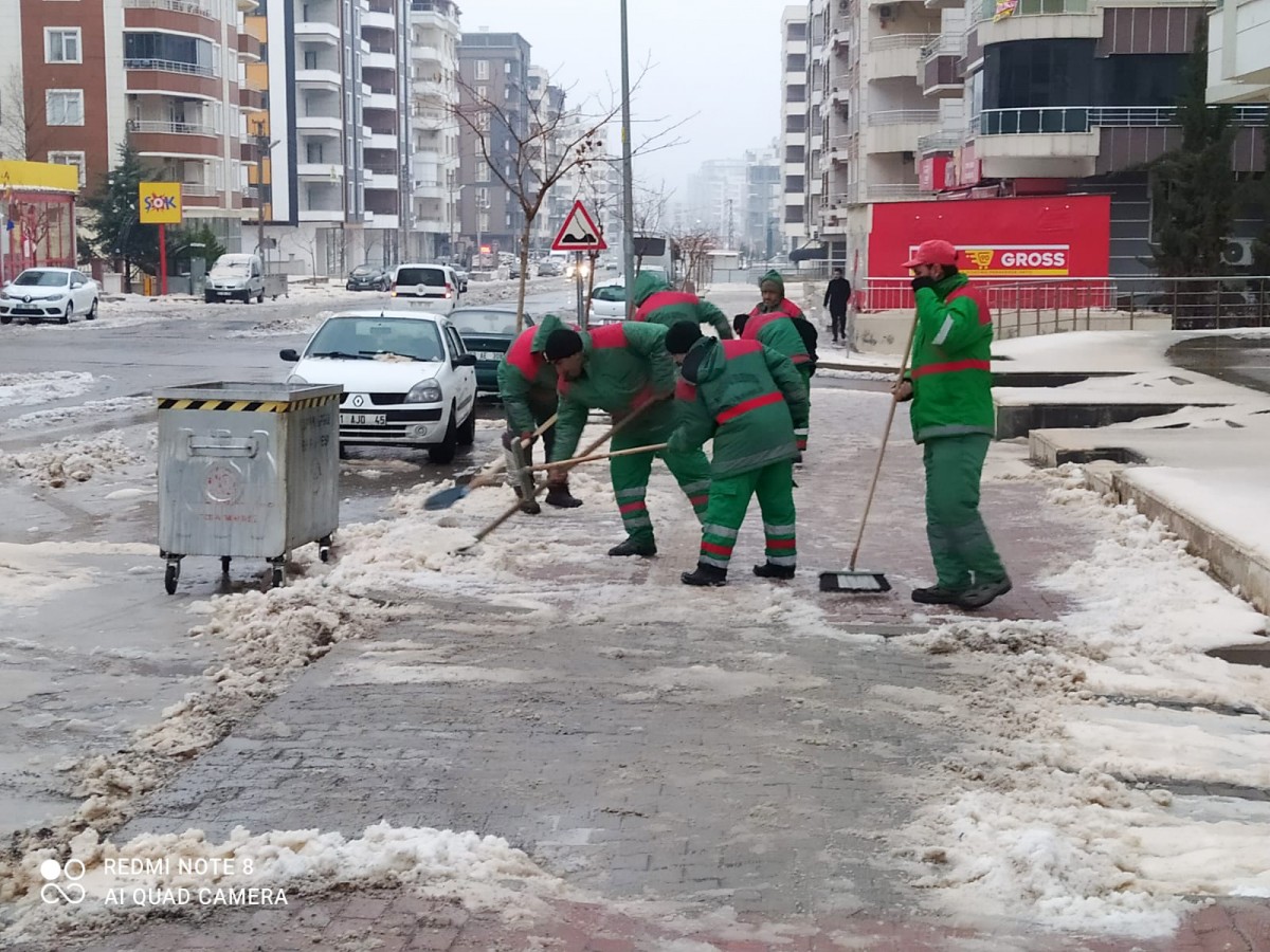 Karaköprü’de kar mesaisi devam ediyor;