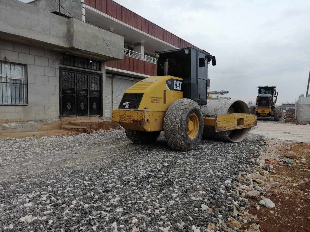 Viranşehir kırsalında yol iyileştirme çalışması;