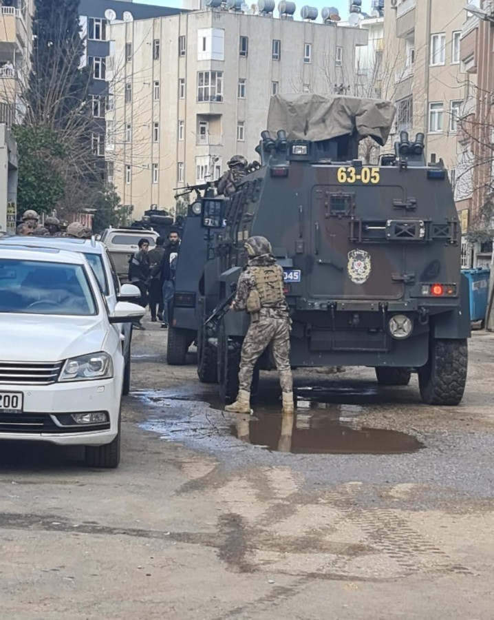 Şanlıurfa'da silahlı saldırıda 2 polis yaralandı;