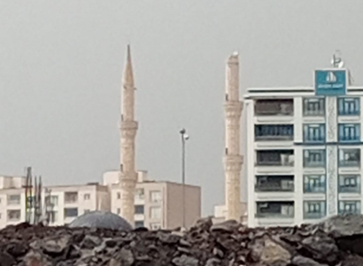 Şanlıurfa’da caminin minaresine yıldırım düştü!;