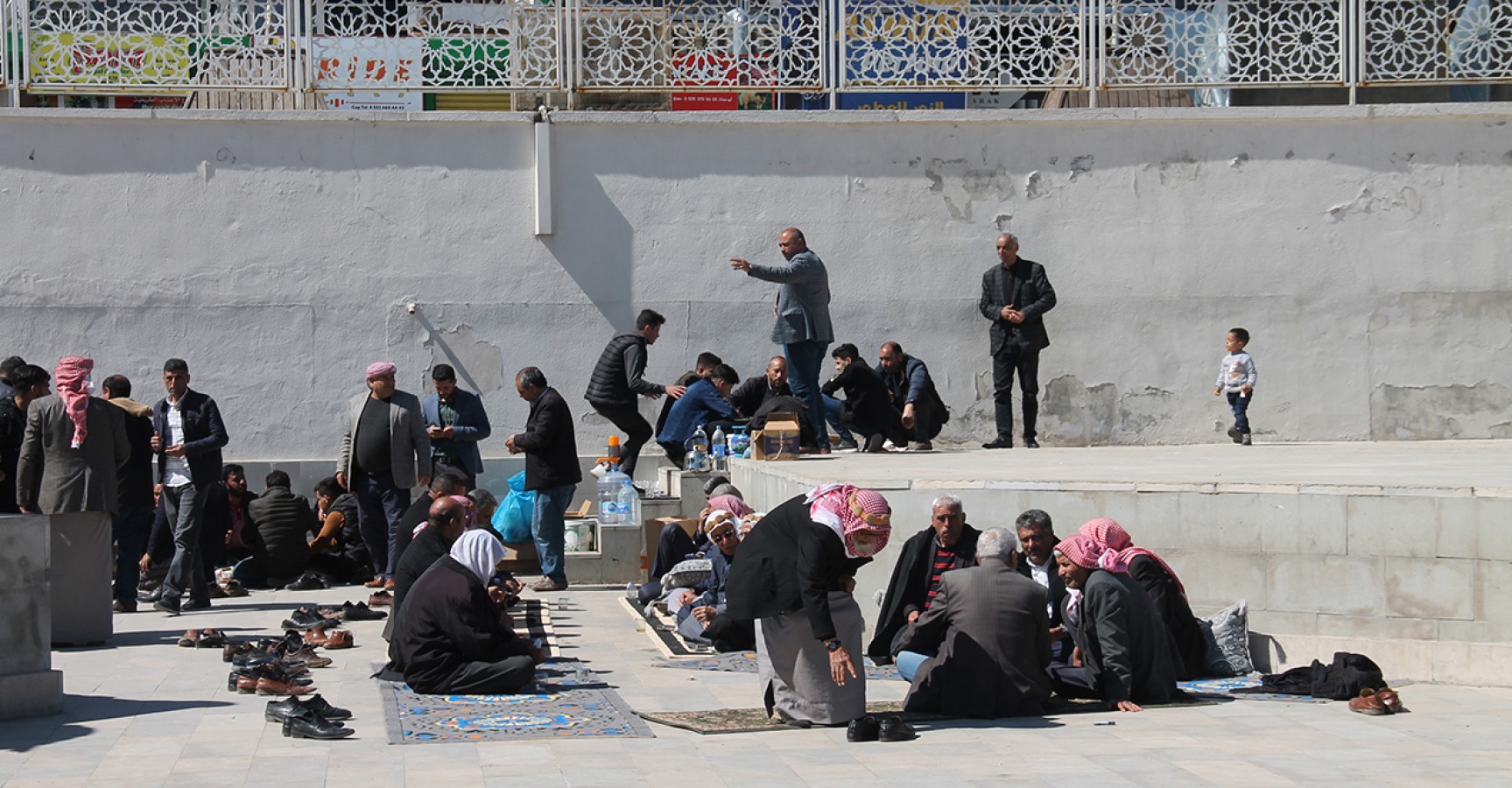 Rabia Meydanı refakatçi meydanına dönüştü;