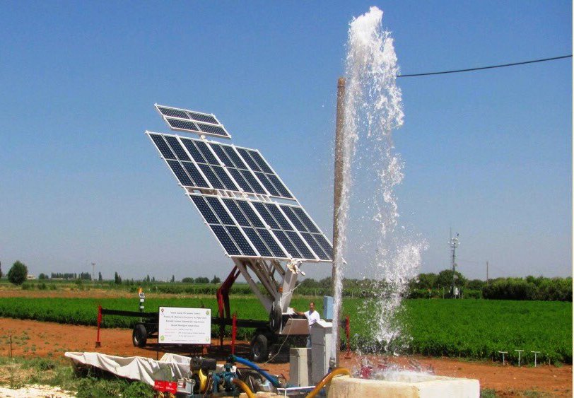 Dünyanın ilk mobil güneş pili sulama makinesi;