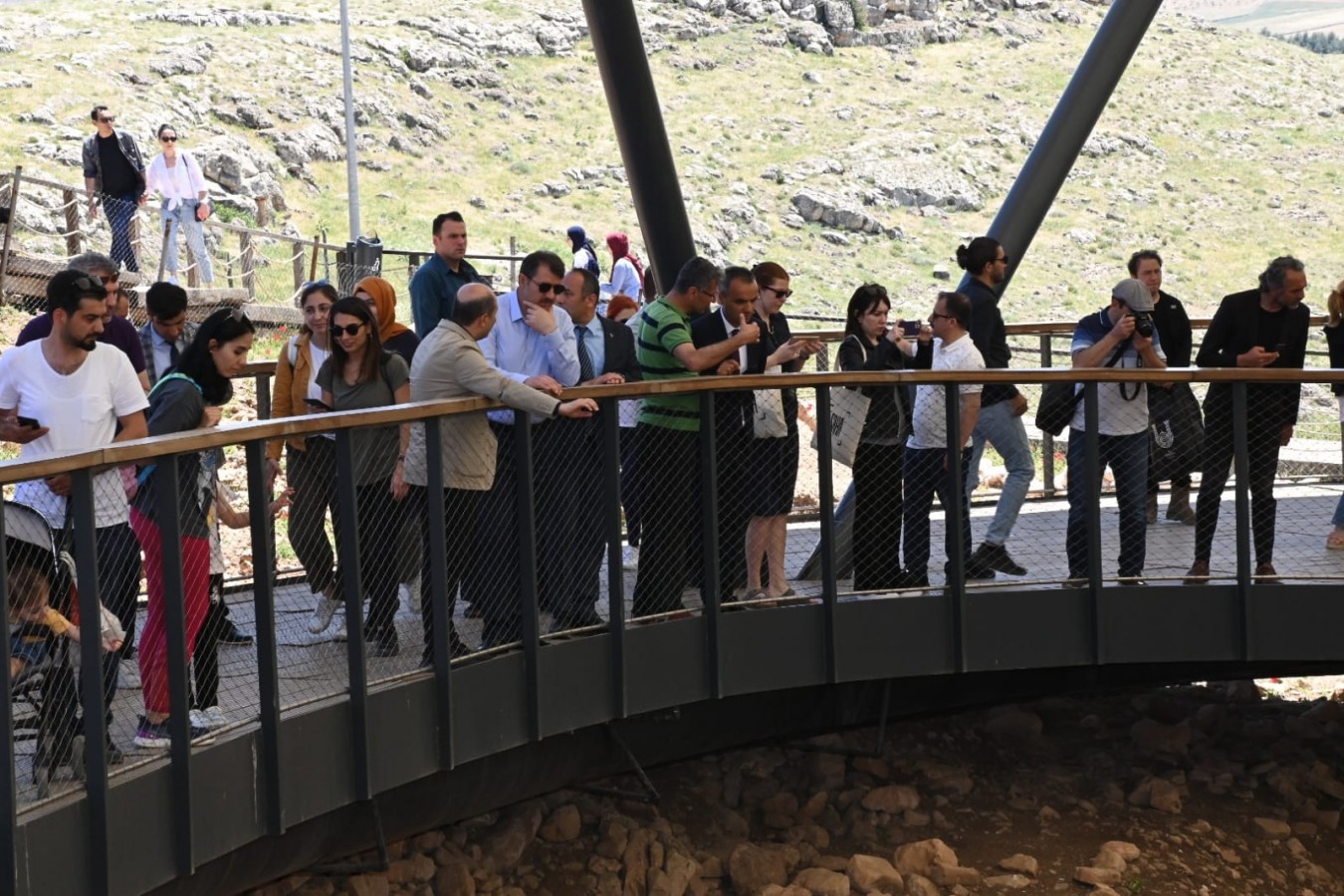 Vali Ayhan Göbeklitepe’yi gezip yetkililerden bilgi aldı;