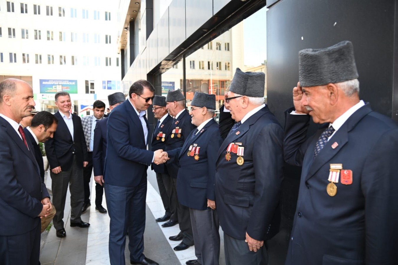 Vali Ayhan’dan Şehit ve Gazi derneklerine ziyaret;