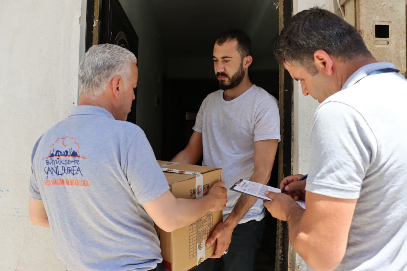 Her gün 400 haneye temel gıda yardımı;