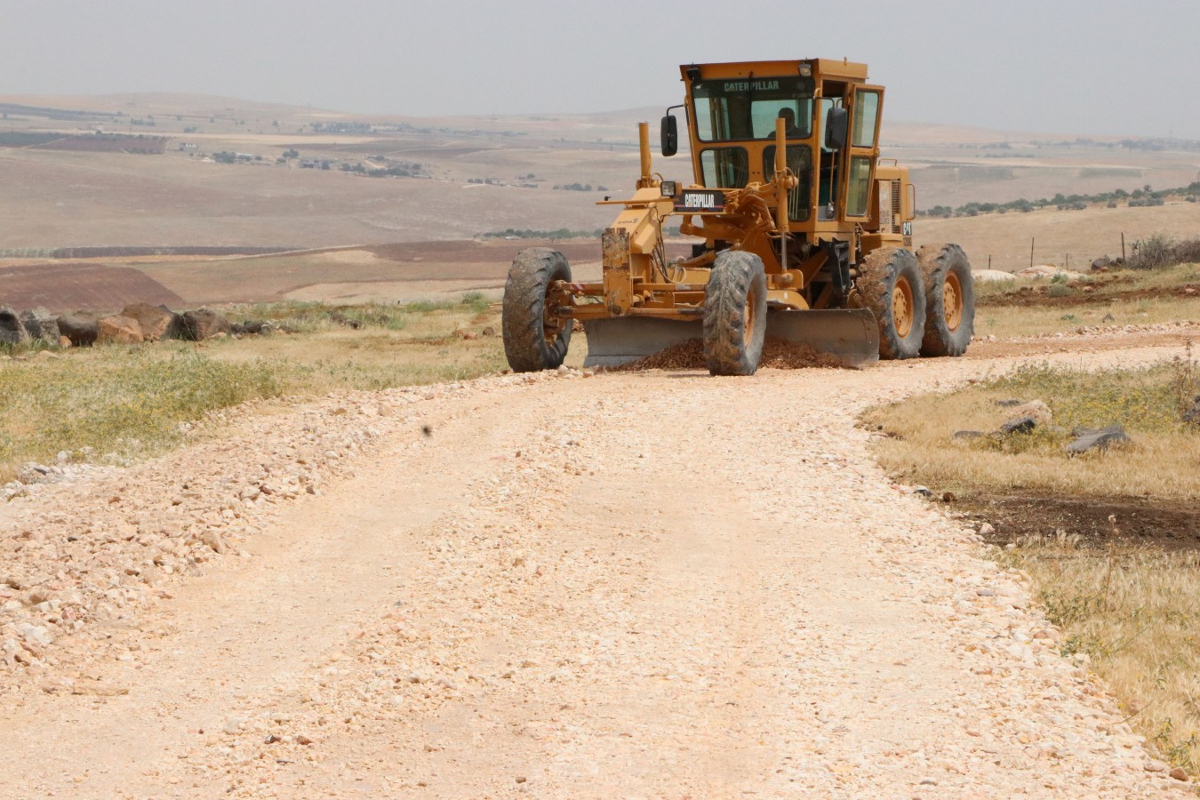 Haliliye’de kırsal üç mahallede yol yapım çalışması başladı;