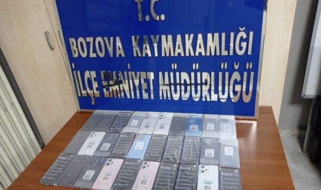 Şanlıurfa Bozova'da Durdurulan Araçta Gümrük Kaçağ Telefonlar Yakalandı