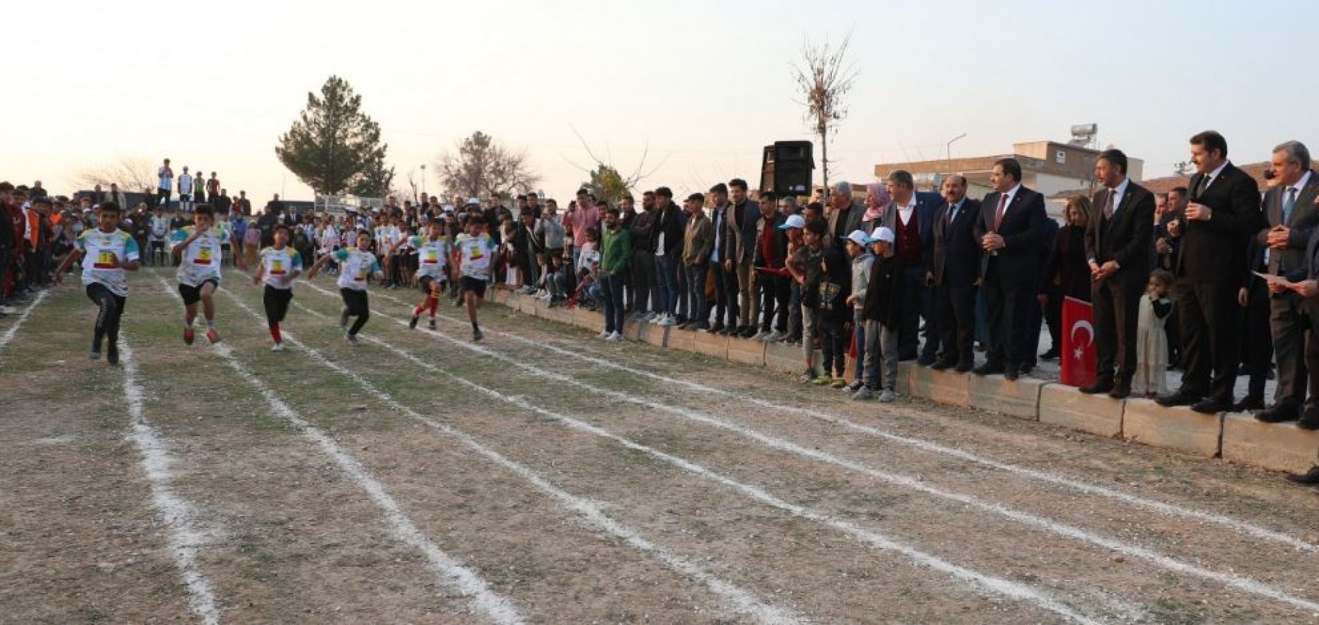 Şanlıurfa'da Köyler Arası Spor Müsabakaları Ödül Töreninde Renkli Görüntüler..;
