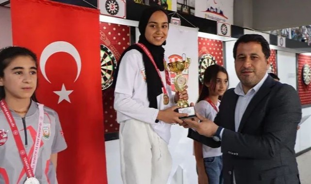 Urfa'da 23 Nisan Başkanlık Kupası Dart Turnuvası Ödülleri Sahiplerini Buldu;