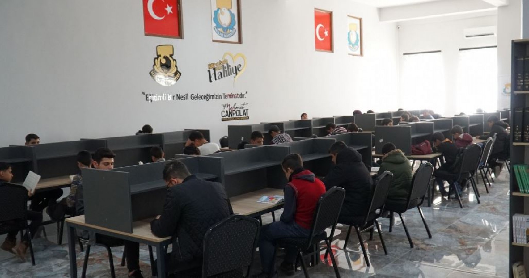 Haliliye’de Öğrenciler Sınavlara Kütüphanede Hazırlanıyor
