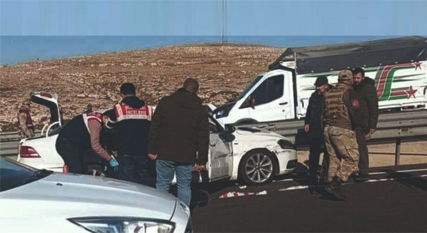 Viranşehir Yolunda Seyir Halinde ki Arabaya Silahlı Saldırı 1 ölü, 2 yaralı;