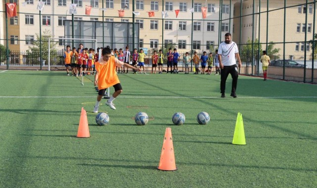 Karaköprü'de Geleceğin Futbolcuları Yetişiyor;