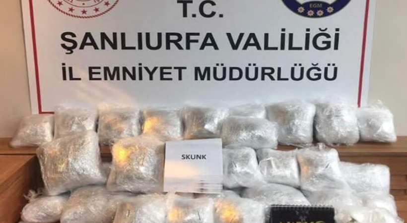 Şanlıurfa'da Uyuşturucuya Geçit Yok Şüpheli Araçta 20 Kg Yakalandı